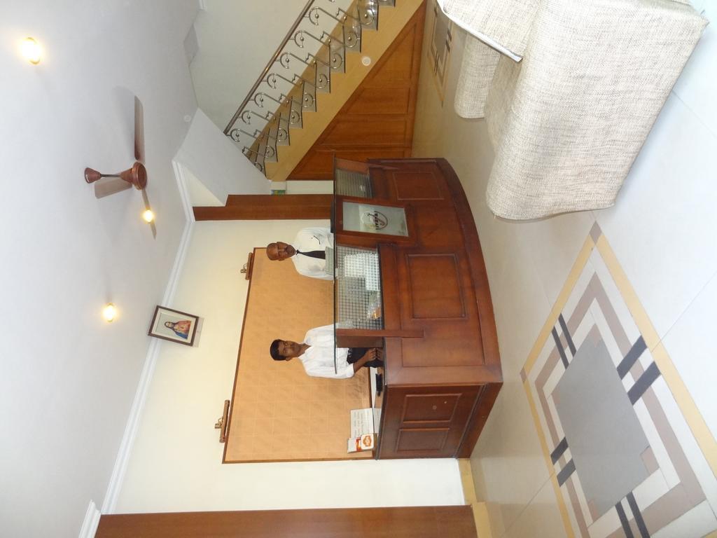Mjm Plaza Hotel Kochi Exterior photo