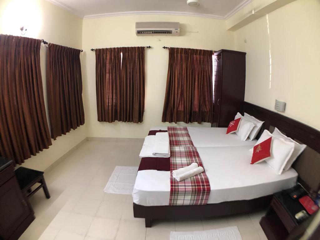 Mjm Plaza Hotel Kochi Exterior photo